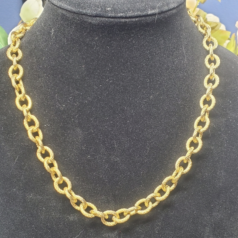 NWT 19" Gold Tone Chunky Neclace .
